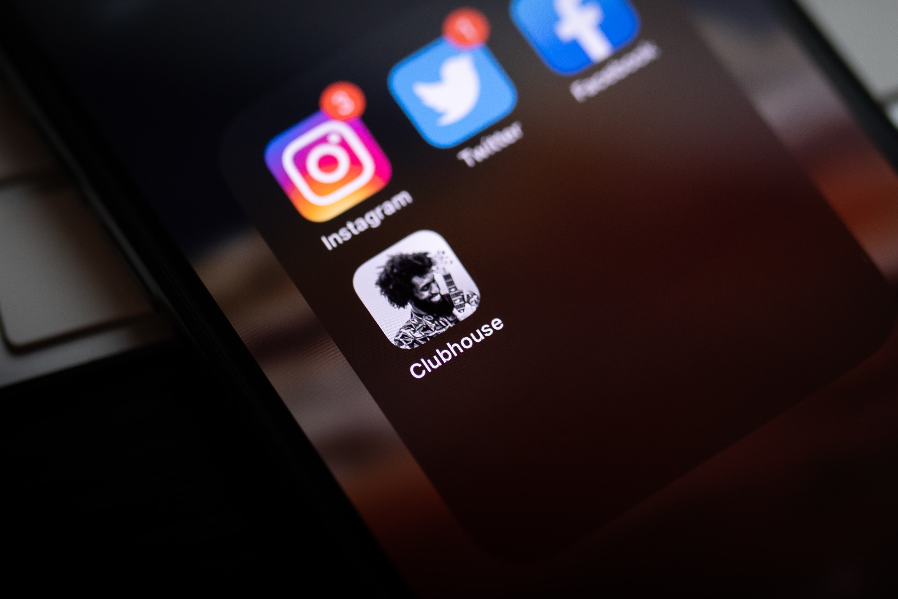 How to choose the right platform for you live audio conversations (Twitter, Clubhouse, Facebook, Discord)